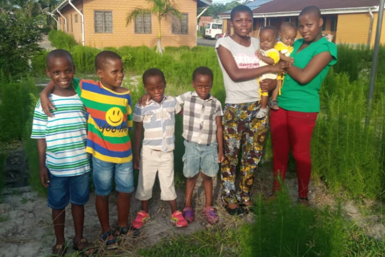 Vier van de tweelingen in ons kinderdorp