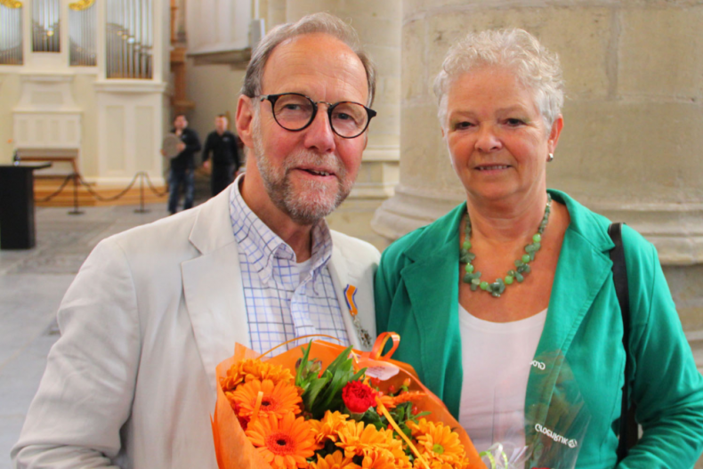 Aad en Marjan na het opspelden van het lintje.